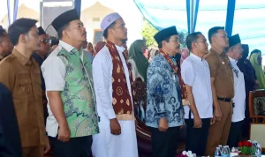 wabup-muba-abdur-rohman-husen-wisuda-tahfizh-babat-toman Wabup Kabupaten Muba, Abdur Rohman Husen, menghadiri agenda Haflah Akhirussanah dan Wisuda Tahfizh ke-2 Ponpes Darul Qur'an Al Madani. Prosesi kelulusan para santri ini, berpusat di kompleks pesantren yang terletak di Desa Pangkalan Jaya, Kecamatan Babat Toman