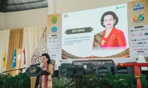 GKR Hemas saat memberikan keynote speech pada peringatan Lustrum XIII atau 65 Tahun SMP Negeri 1 Piyungan, sekaligus membuka Musyawarah Nasional I Ikatan Alumni Pisayota di Bantul, Sabtu, 1 Agustus 2026. (WARTANEGERIKU.ID/AIRU) GKR Hemas saat memberikan keynote speech pada peringatan Lustrum XIII atau 65 Tahun SMP Negeri 1 Piyungan, sekaligus membuka Musyawarah Nasional I Ikatan Alumni Pisayota di Bantul, Sabtu, 1 Agustus 2026. (WARTANEGERIKU.ID/AIRU)
