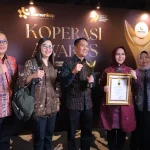 Pemerintah Kota (Pemkot) Palembang menerima apresiasi pemerintah pusat, melalui penghargaan Bakti Koperasi Nayaka Mahambara, pada ajang Koperasi Awards 2026, Kamis malam, tanggal 20 Agustus 2026 di Jakarta. (WARTANEGERIKU.ID/HUMAS PEMKOT PALEMBANG)