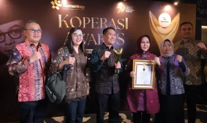 Pemerintah Kota (Pemkot) Palembang menerima apresiasi pemerintah pusat, melalui penghargaan Bakti Koperasi Nayaka Mahambara, pada ajang Koperasi Awards 2026, Kamis malam, tanggal 20 Agustus 2026 di Jakarta. (WARTANEGERIKU.ID/HUMAS PEMKOT PALEMBANG)