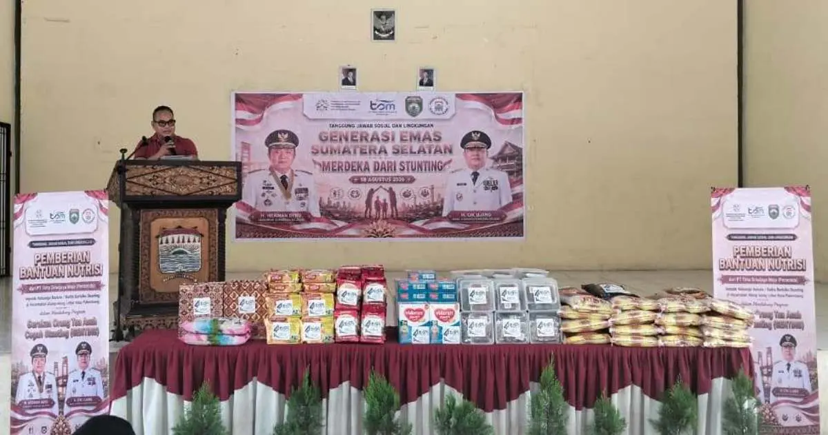 Pada hari Selasa, tanggal 18 Agustus 2026, Aula Kantor Kecamatan Alang-Alang Lebar menjadi lokasi penyaluran bantuan nutrisi yang diinisiasi oleh PT Tirta Sriwijaya Maju (PT TSM), bagi 30 keluarga penerima manfaat. (WARTANEGERIKU.ID/AIRU)