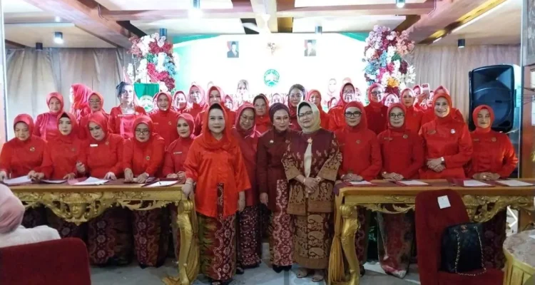 Kepemimpinan baru resmi diemban oleh tokoh perempuan Sumatra Selatan (Sumsel), Hj Lucianty. Ia dipercaya menakhodai Pengurus Persatuan Wanita Palembang Sumatera Selatan (PWPSS) Perwakilan Sumatra Selatan untuk masa bakti 2026–2029. (WARTANEGERIKU.ID/AIRU)