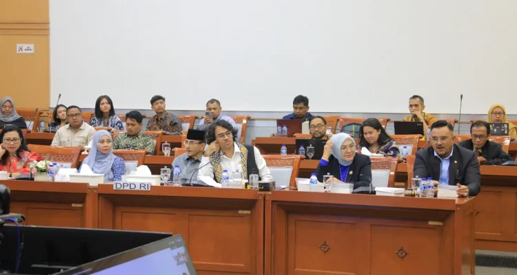 Rapat Dengar Pendapat antara Pansus RUU Daerah Kepulauan DPR RI bersama Timja RUU Daerah Kepulauan DPD RI dengan Wahana Lingkungan Hidup Indonesia (WALHI) serta Forest Watch Indonesia (FWI) di Kompleks Parlemen, Senayan, Jakarta, Kamis, 3 September 2026. (WARTANEGERIKU.ID/AIRU)