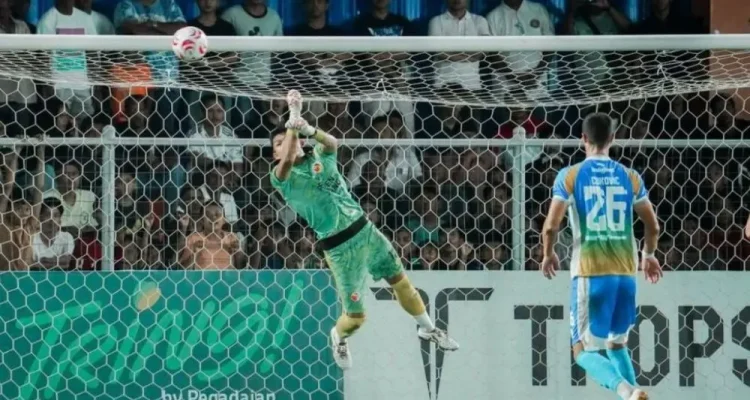 Ikram Al Giffari, Penjaga Gawang Semen Padang FC di Pegadaian Championship Musim 2026/2027. (FOTO: INSTAGRAM @kramalgiffari)