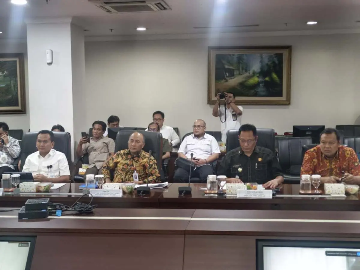 Rapat Koordinasi Monitoring Pengelolaan Sumur Minyak Masyarakat, Sumur Tua, dan Sumur Idle di Ruang Rapat Utama Gedung Bina Graha, Kantor Staf Kepresidenan (KSP), Jakarta, pada Kamis, tanggal 10 September 2026. (WARTANEGERIKU.ID/AIRU)