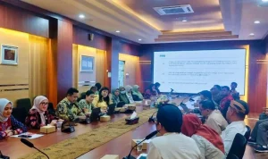 dialog bersama Bidang Dokumentasi dan Jaringan Informasi Hukum (DJIH) Pusat Perancangan dan Kajian Kebijakan Hukum (Pusperjakum) Sekretariat Jenderal DPD RI di Kompleks Pemerintahan Kota Surakarta. (WARTANEGERIKU.ID/AIR) dialog bersama Bidang Dokumentasi dan Jaringan Informasi Hukum (DJIH) Pusat Perancangan dan Kajian Kebijakan Hukum (Pusperjakum) Sekretariat Jenderal DPD RI di Kompleks Pemerintahan Kota Surakarta. (WARTANEGERIKU.ID/AIR)