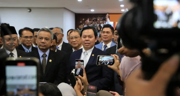Ketua DPD RI, Sultan Baktiar Najamudin, menjelaskan bahwa pertimbangan terhadap RUU APBN merupakan pelaksanaan kewenangan konstitusional lembaga sebagaimana diatur dalam Pasal 23 ayat (2) UUD NRI Tahun 1945. (WARTANEGERIKU.ID/AIR)