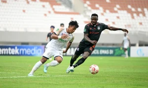 Pemain Sumsel United dan Persikad di Stadion Gelora Sriwijaya Jakabaring, Palembang. (WARTANEGERIKU.ID/AIRU)