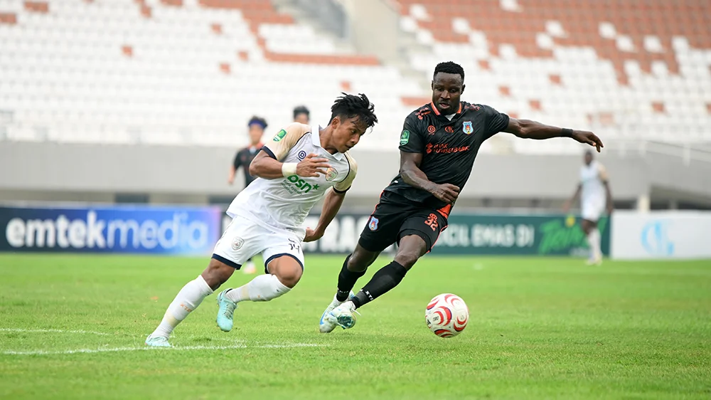 Pemain Sumsel United dan Persikad di Stadion Gelora Sriwijaya Jakabaring, Palembang. (WARTANEGERIKU.ID/AIRU)