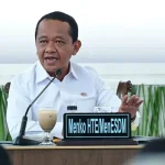 Menteri Koordinator Bidang Hilirisasi dan Transisi Energi sekaligus Menteri ESDM Bahlil Lahadalia menyampaikan laporannya pada Sidang Kabinet Paripurna (SKP) Dua Tahun Pertama Pemerintahan Kerja Nyata untuk Negeri yang dipimpin Presiden Prabowo Subianto di Istana Kepresidenan Jakarta, pada Rabu, 21 Oktober 2026. (Foto: BPMI Setpres/Muchlis Jr)