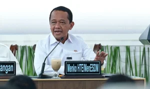 Menteri Koordinator Bidang Hilirisasi dan Transisi Energi sekaligus Menteri ESDM Bahlil Lahadalia menyampaikan laporannya pada Sidang Kabinet Paripurna (SKP) Dua Tahun Pertama Pemerintahan Kerja Nyata untuk Negeri yang dipimpin Presiden Prabowo Subianto di Istana Kepresidenan Jakarta, pada Rabu, 21 Oktober 2026. (Foto: BPMI Setpres/Muchlis Jr)
