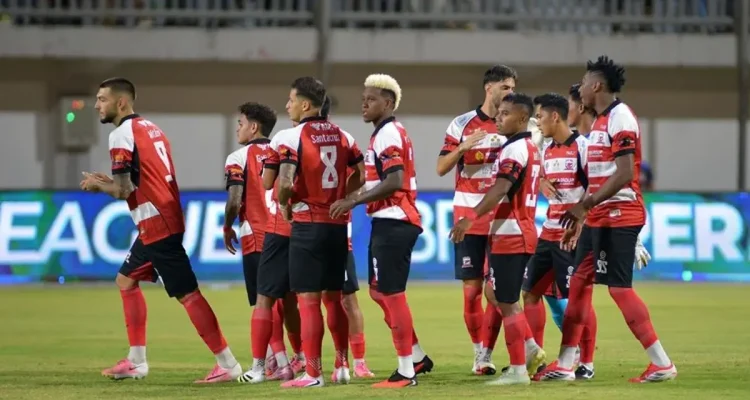 Memasuki pekan ketiga kompetisi BRI Super League 2026/2027, Madura United FC mencatatkan tren positif yang patut diacungi jempol dalam hal kedisiplinan di atas lapangan. (FOTO: ILEAGUE.ID)