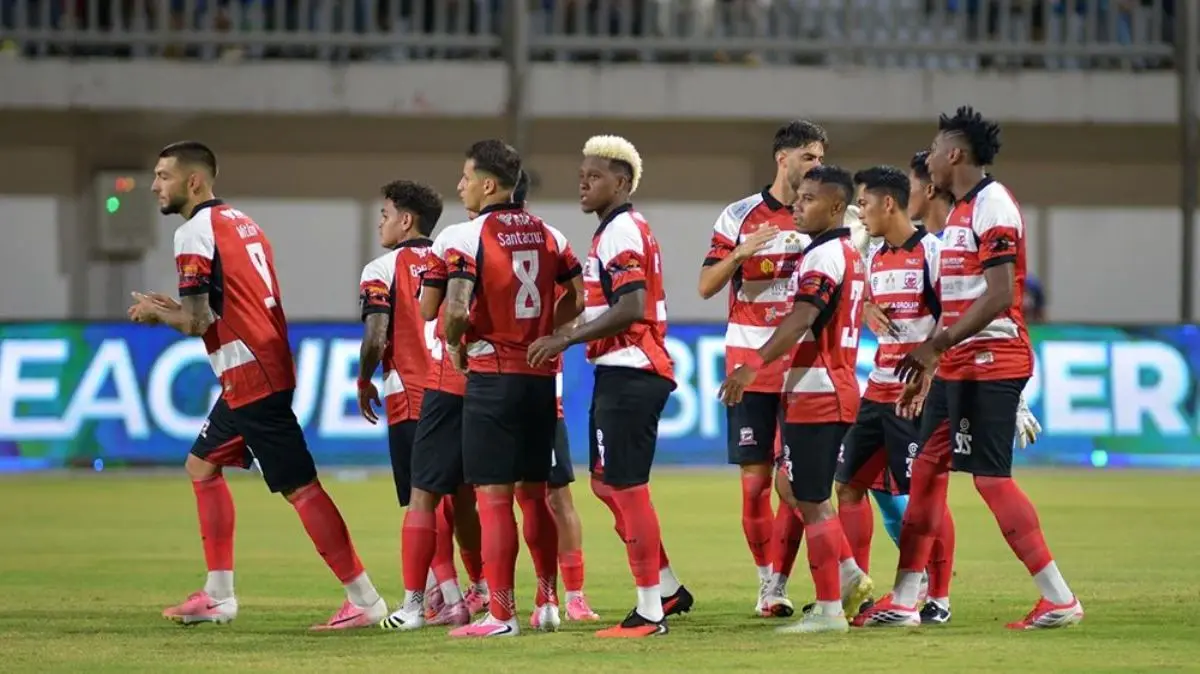 Memasuki pekan ketiga kompetisi BRI Super League 2026/2027, Madura United FC mencatatkan tren positif yang patut diacungi jempol dalam hal kedisiplinan di atas lapangan. (FOTO: ILEAGUE.ID)