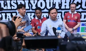 Sultan Baktiar Najamudin saat membuka ajang BLISPI Youth Cup V Piala Ketua DPD RI di Stadion Wibawa Mukti, Kabupaten Bekasi, Jawa Barat, Minggu. (WARTANEGERIKU.ID/AIRU) Sultan Baktiar Najamudin saat membuka ajang BLISPI Youth Cup V Piala Ketua DPD RI di Stadion Wibawa Mukti, Kabupaten Bekasi, Jawa Barat, Minggu. (WARTANEGERIKU.ID/AIRU)