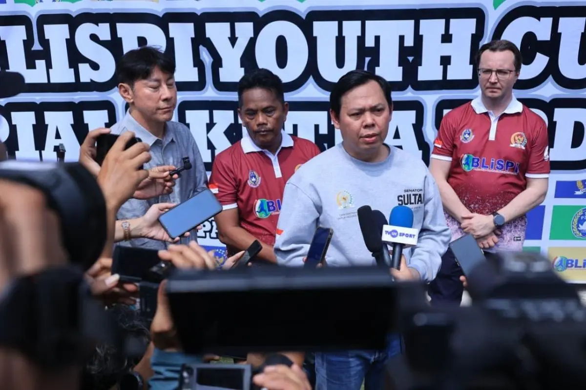 Sultan Baktiar Najamudin saat membuka ajang BLISPI Youth Cup V Piala Ketua DPD RI di Stadion Wibawa Mukti, Kabupaten Bekasi, Jawa Barat, Minggu. (WARTANEGERIKU.ID/AIRU)